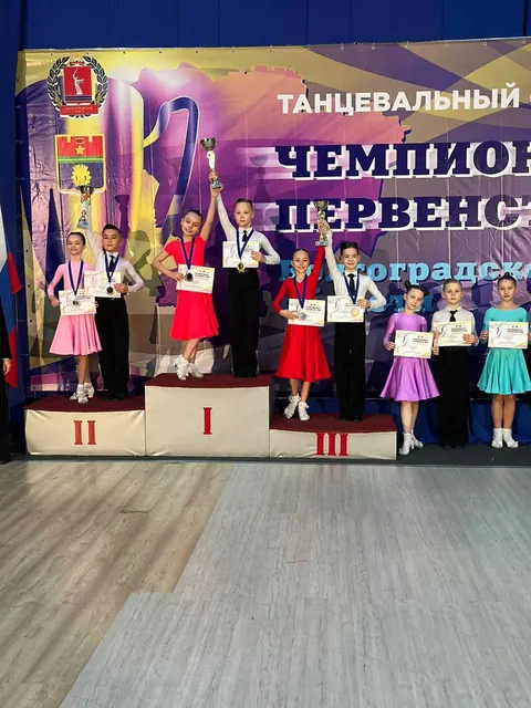 Детские пары на пьедестале чемпионата области