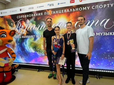 Пара клуба со взрослыми на соревнованиях